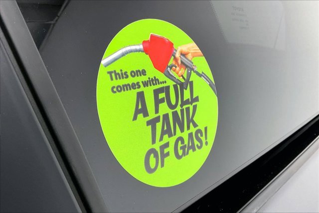 Used 2025 Toyota Sienna XLE image 36