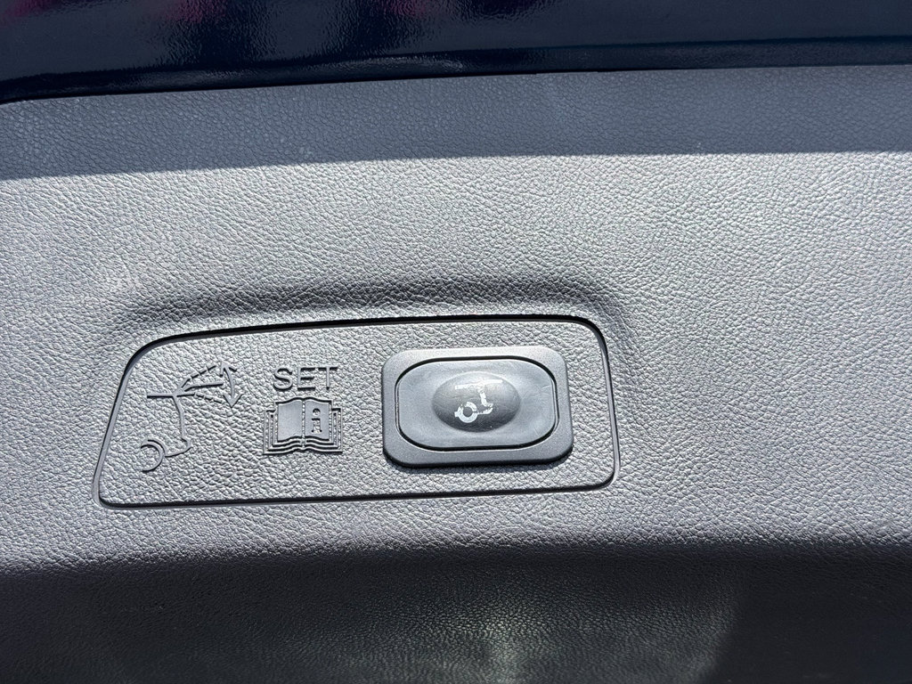 Used 2018 Lincoln MKC Reserve w/ Lincoln MKC Climate Package image 10