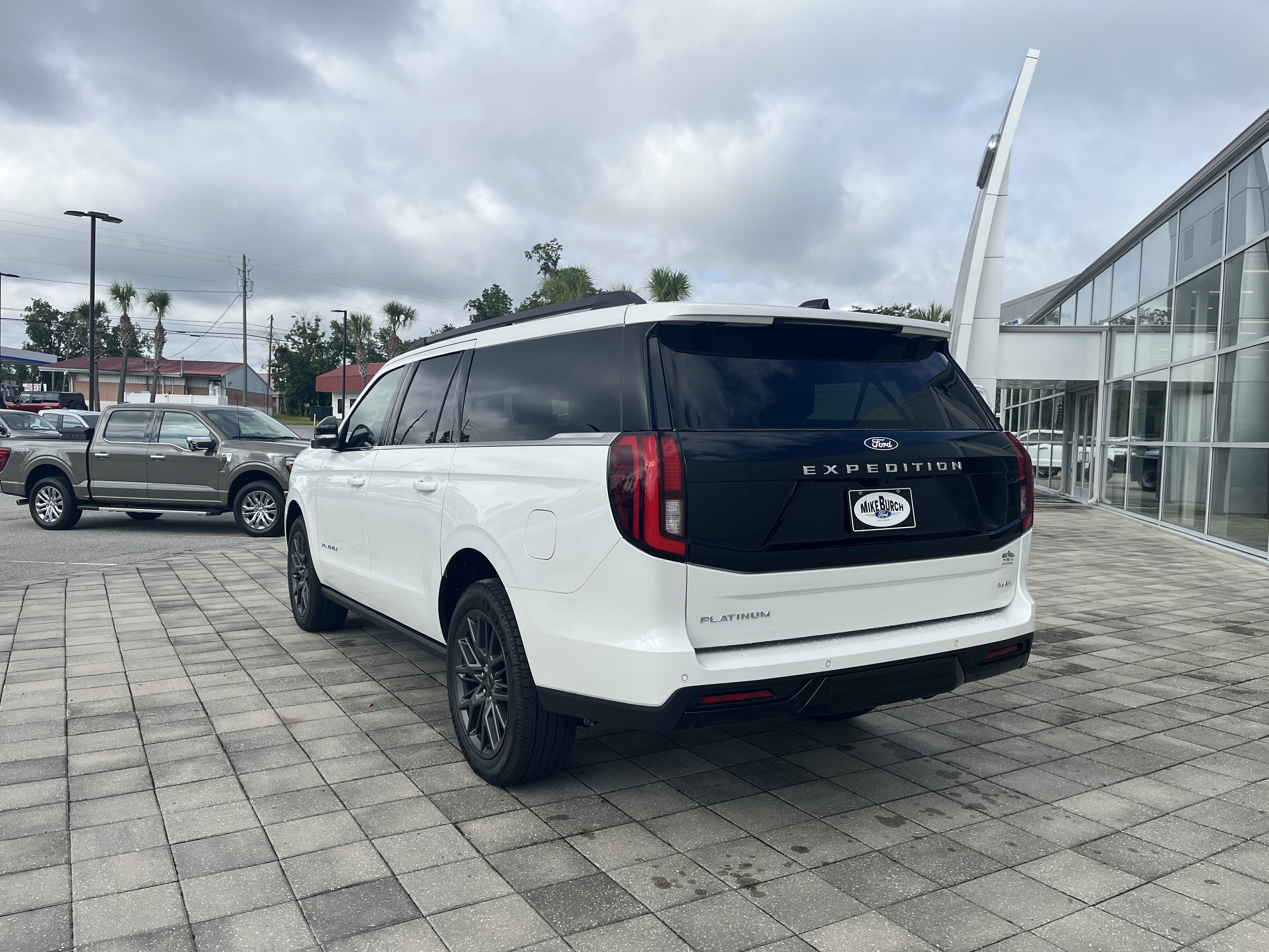 New 2027 Ford Expedition Max Platinum w/ Driver's Package RWD image 4