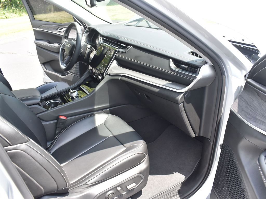 Used 2023 Jeep Grand Cherokee L Limited w/ Trailer Tow Group (B) image 28