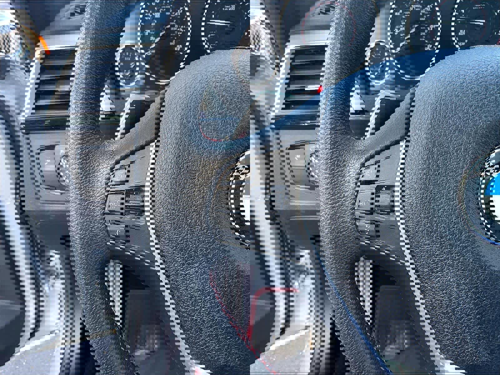 Used 2017 BMW 330i xDrive Sedan AWD/4WD image 19