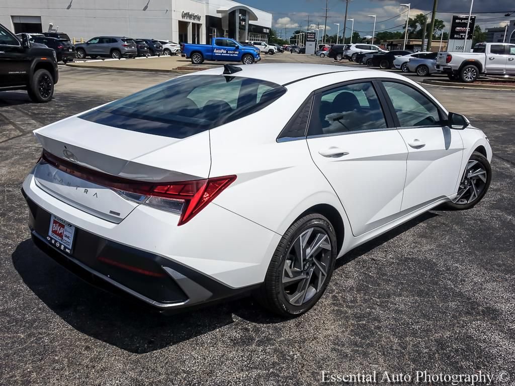 Used 2025 Hyundai Elantra Limited FWD image 9
