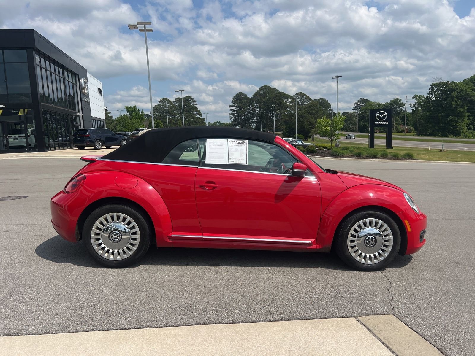 Used 2013 Volkswagen Beetle 2.5 FWD image 4