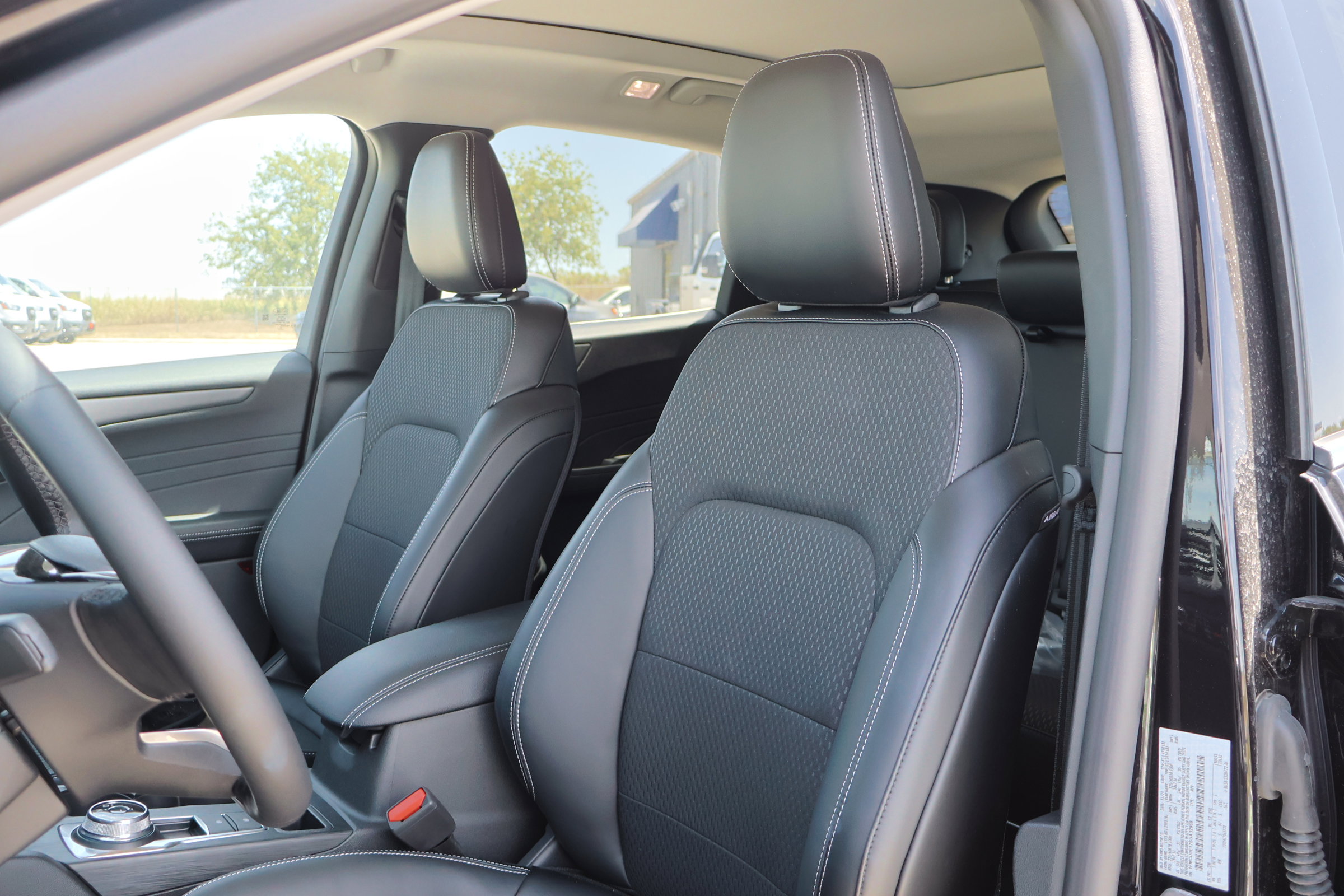 New 2025 Ford Escape SE image 11