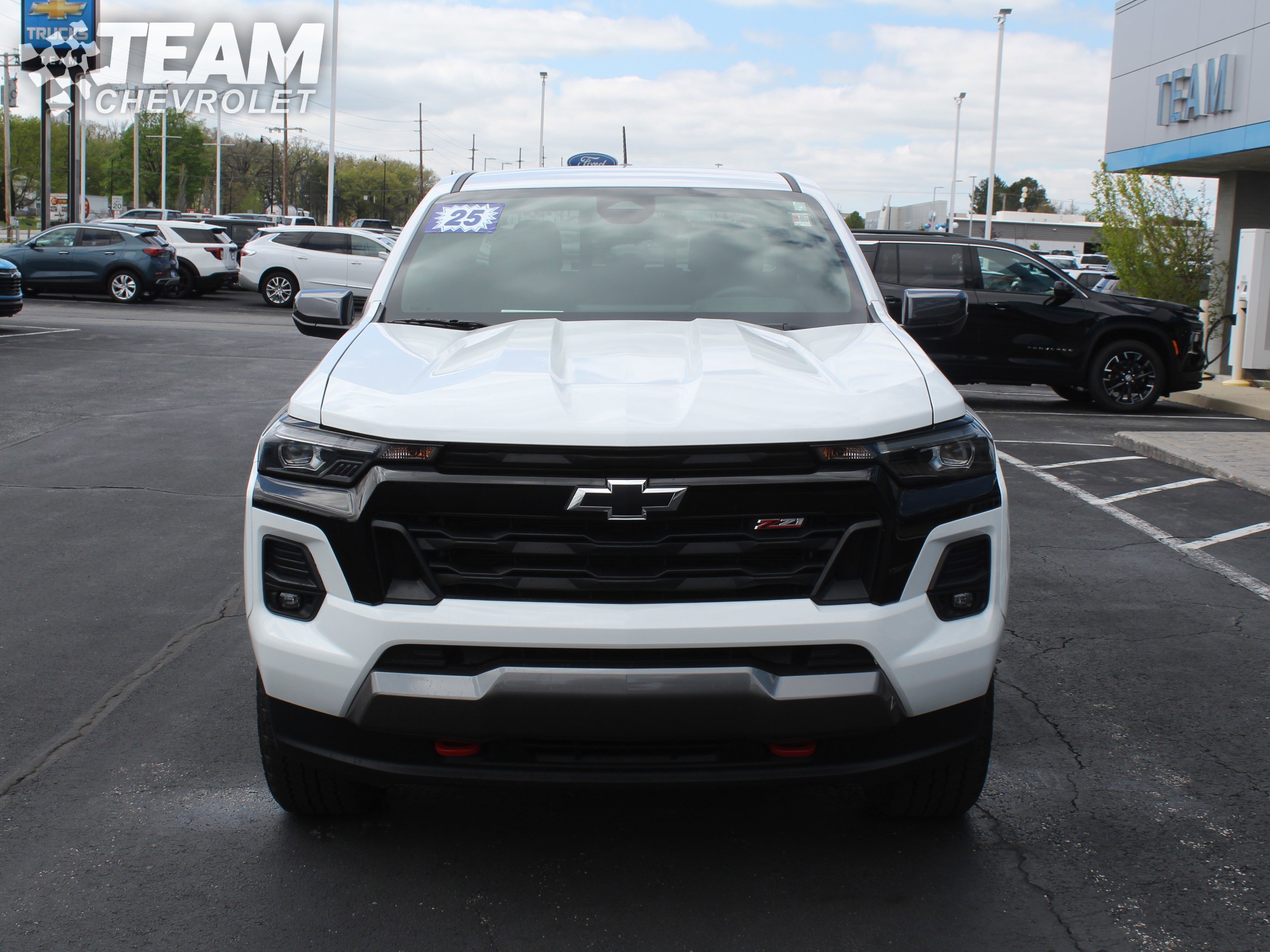 Used 2025 Chevrolet Colorado Z71 AWD/4WD image 9