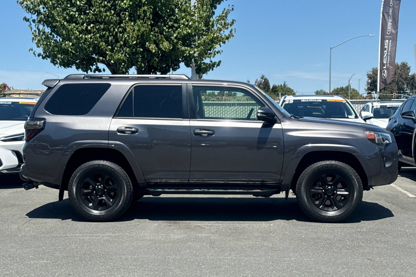 Used 2018 Toyota 4Runner SR5 Premium AWD/4WD image 3