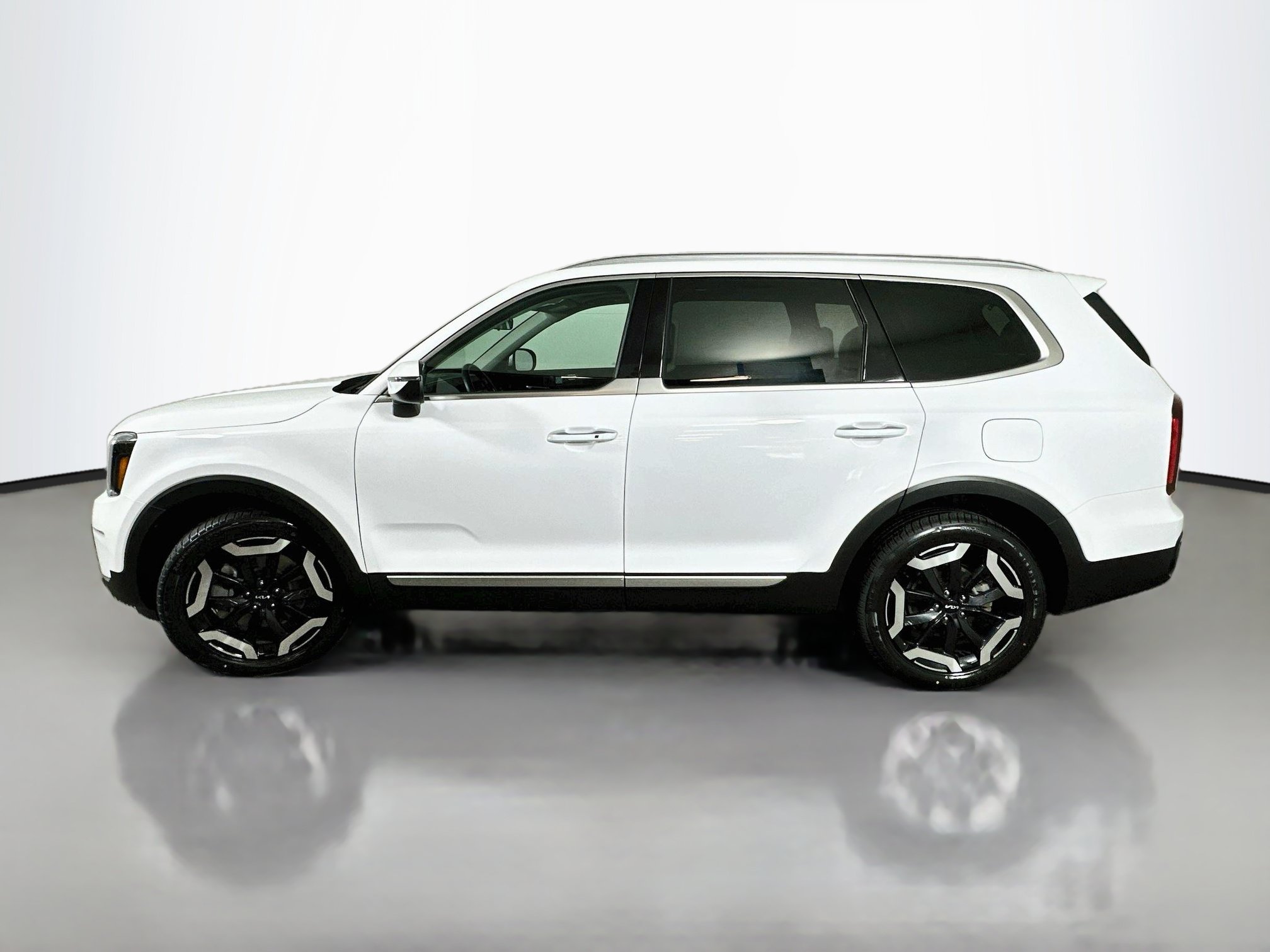 Certified 2025 Kia Telluride S AWD/4WD image 4