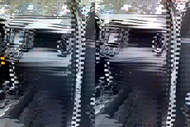 Used 2017 Toyota RAV4 LE image 15