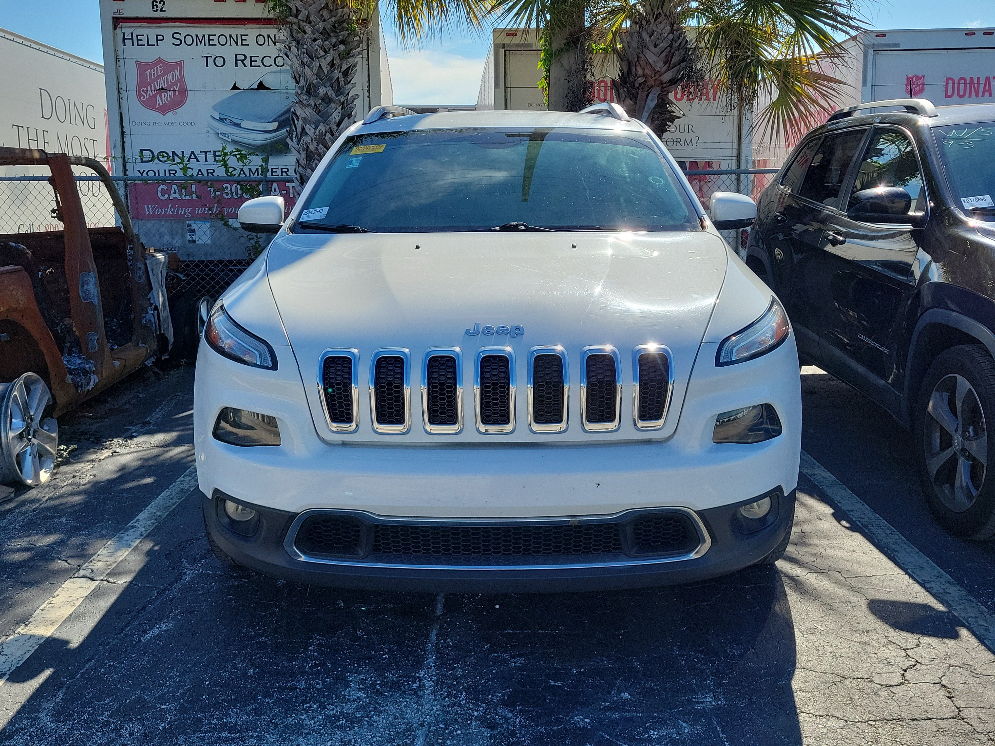 Used 2018 Jeep Cherokee Limited FWD image 2