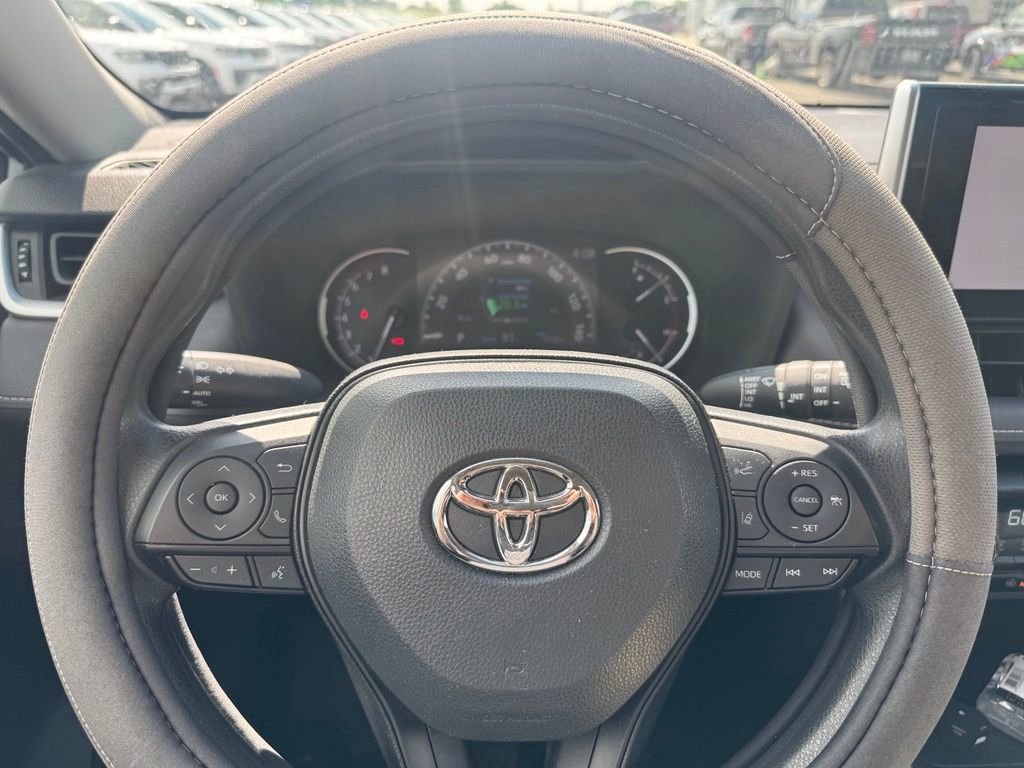 Used 2023 Toyota RAV4 XLE AWD/4WD image 12