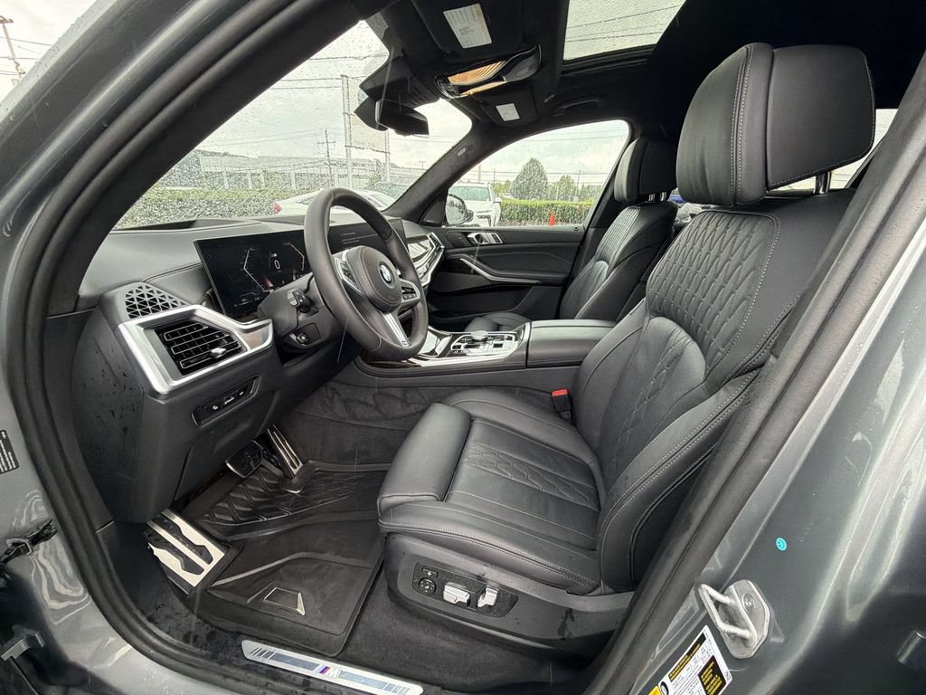 Used 2024 BMW X7 xDrive40i w/ M Sport Package AWD/4WD image 10