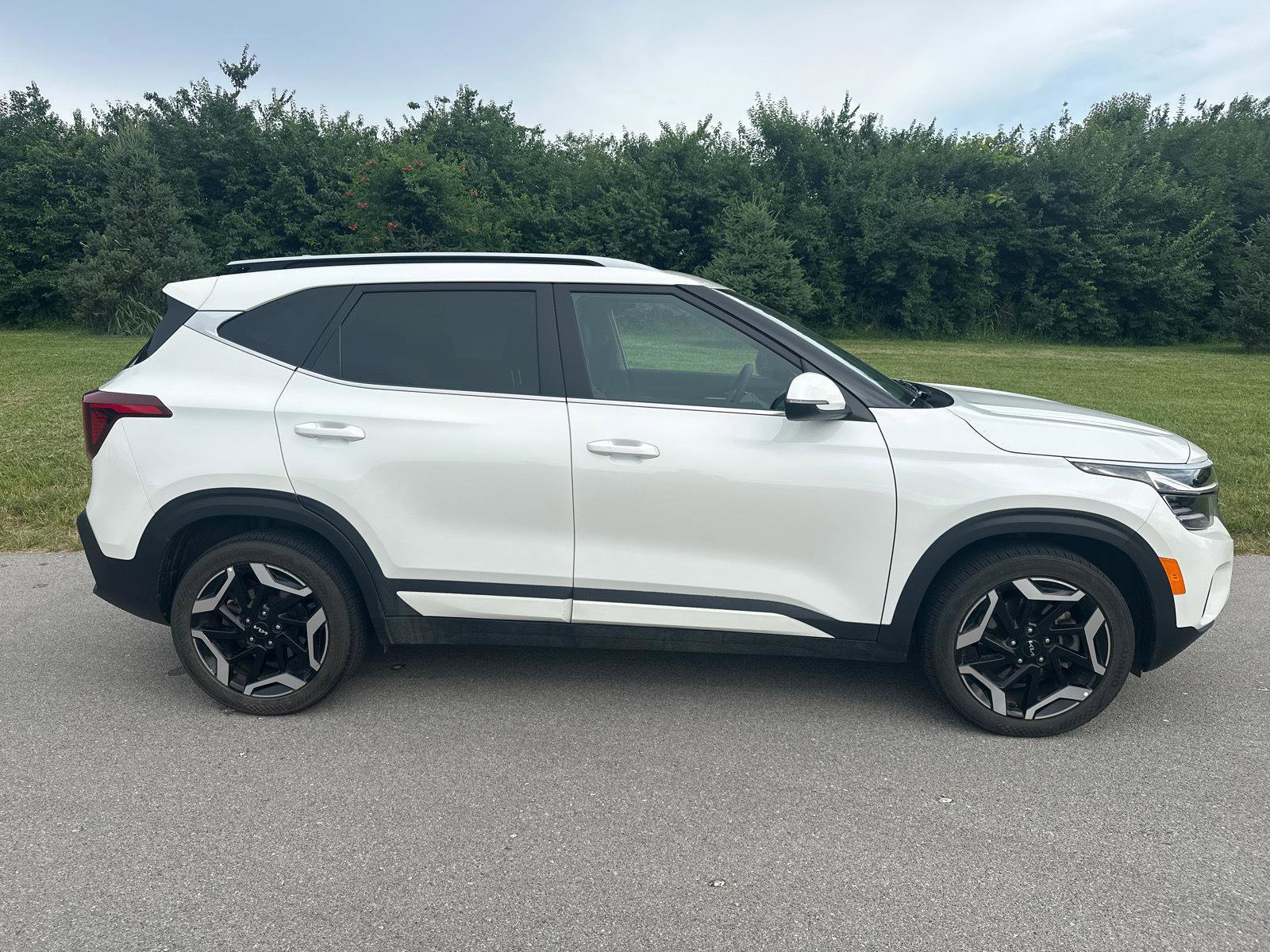 Used 2024 Kia Seltos SX w/ SX Sunroof Package AWD/4WD image 15