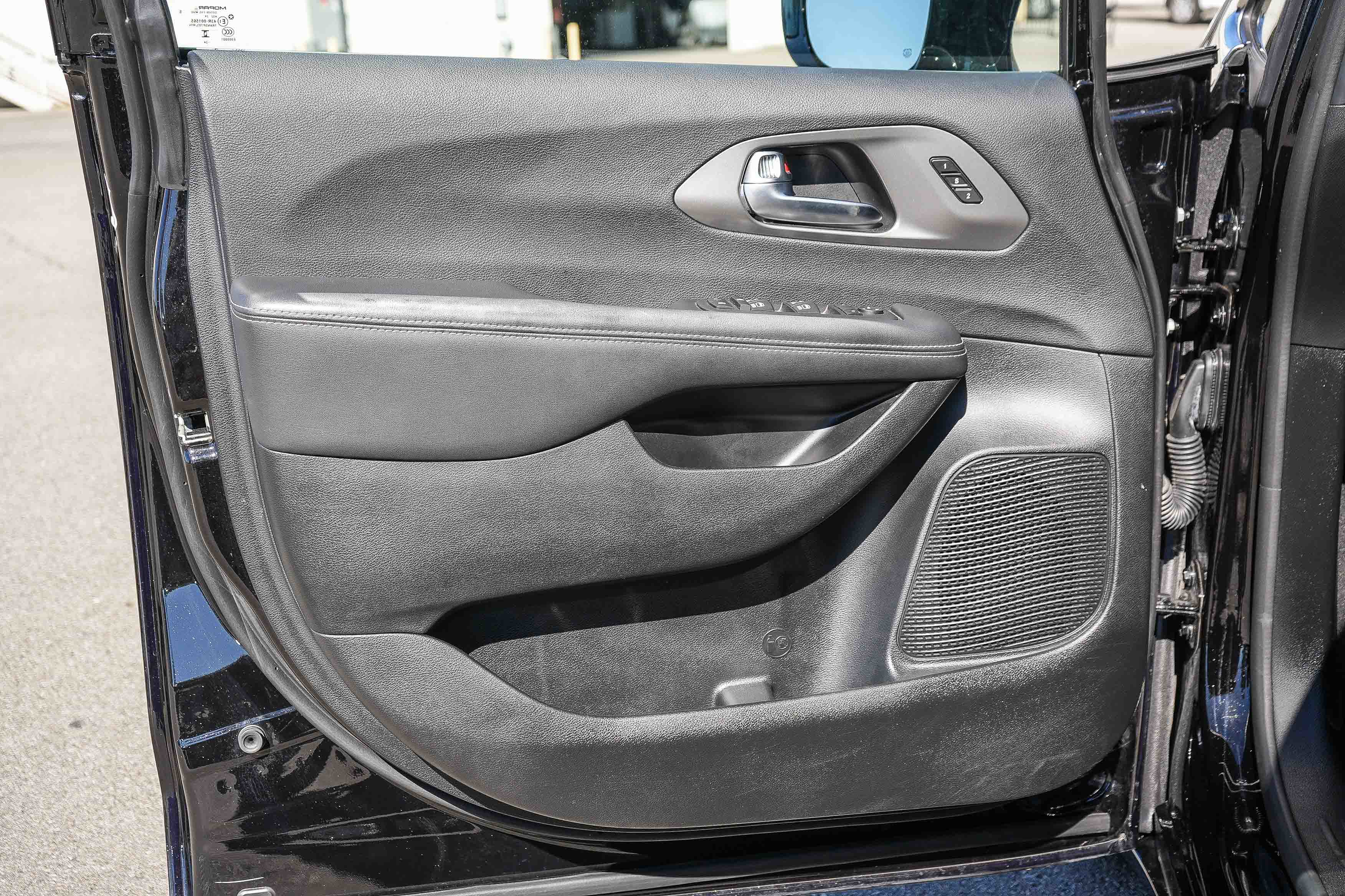 Used 2025 Chrysler Pacifica Select FWD image 22