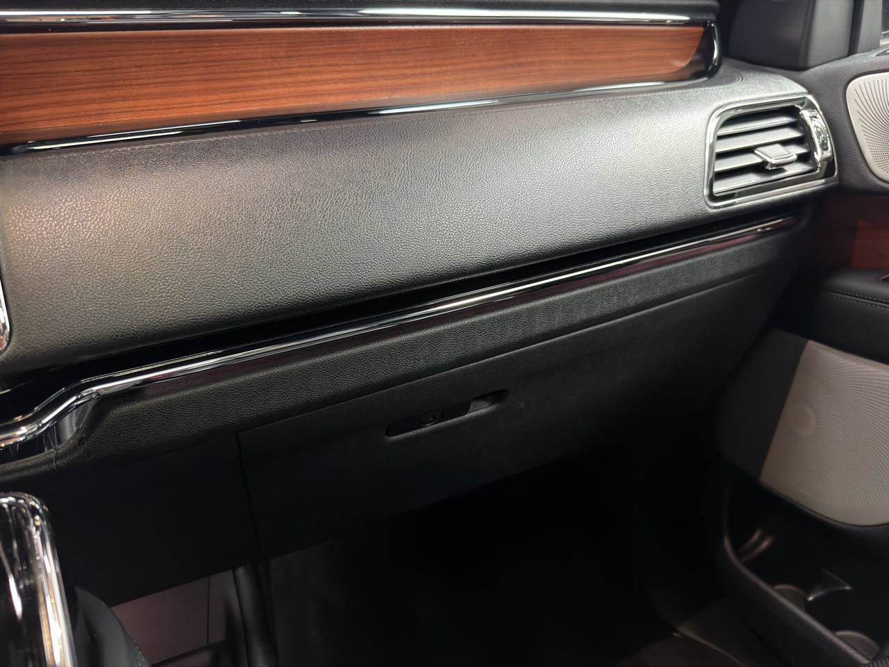 Used 2020 Lincoln Navigator Reserve w/ Luxury Package AWD/4WD image 24