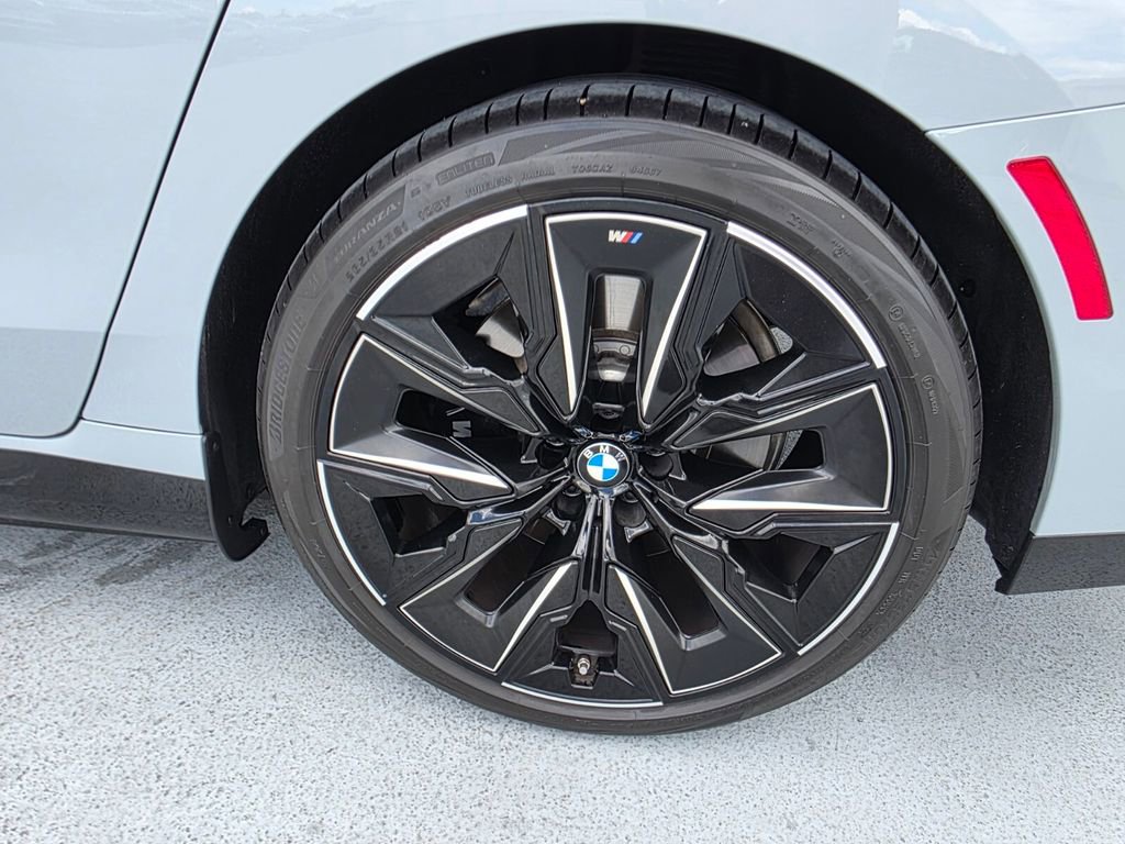 Certified 2025 BMW 750e xDrive w/ Premium Package AWD/4WD image 19