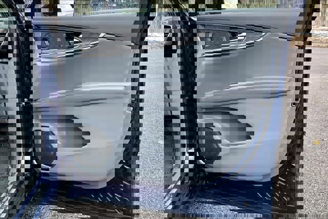 Used 2019 Lincoln Nautilus Reserve image 24