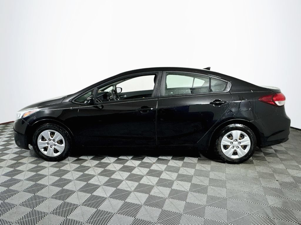 Used 2017 Kia Forte LX FWD image 4