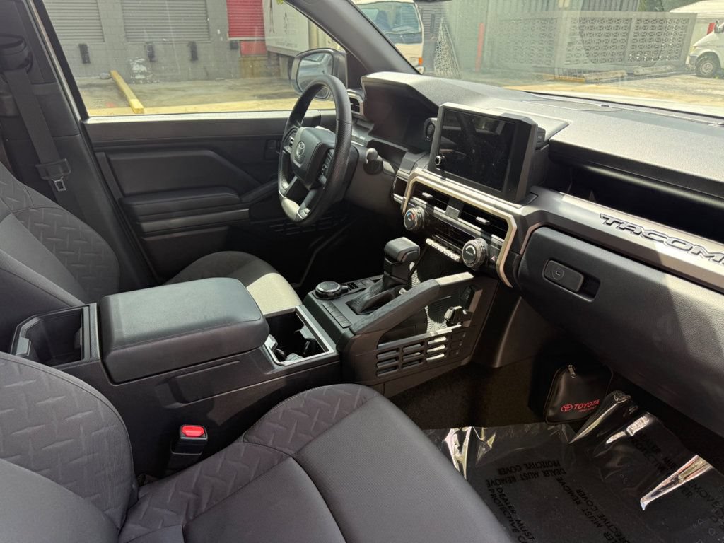 Used 2025 Toyota Tacoma SR5 AWD/4WD image 14