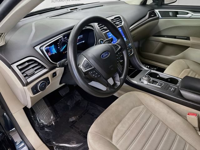 Used 2020 Ford Fusion SE FWD image 9