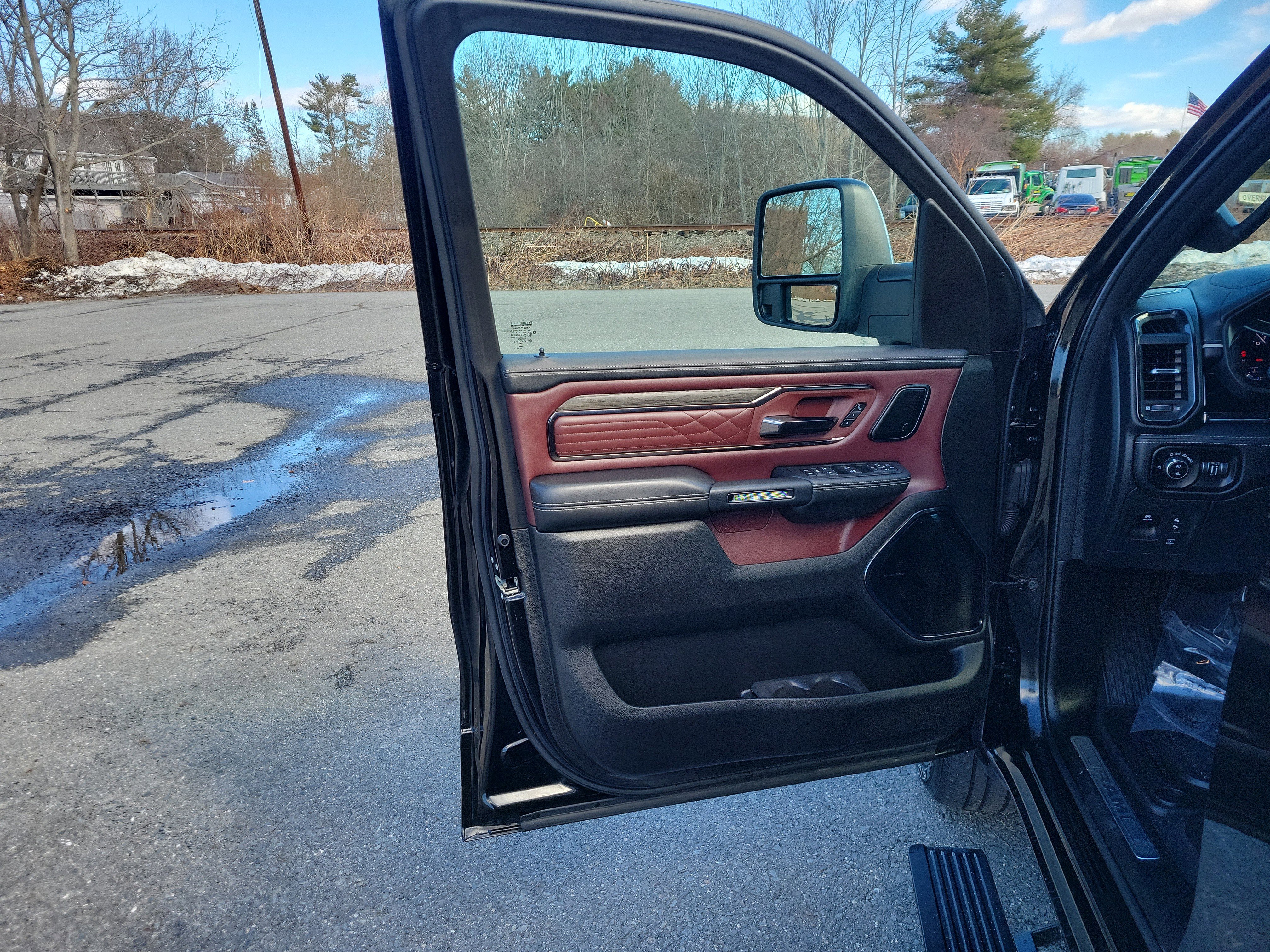 Used 2025 RAM 1500 Limited image 15