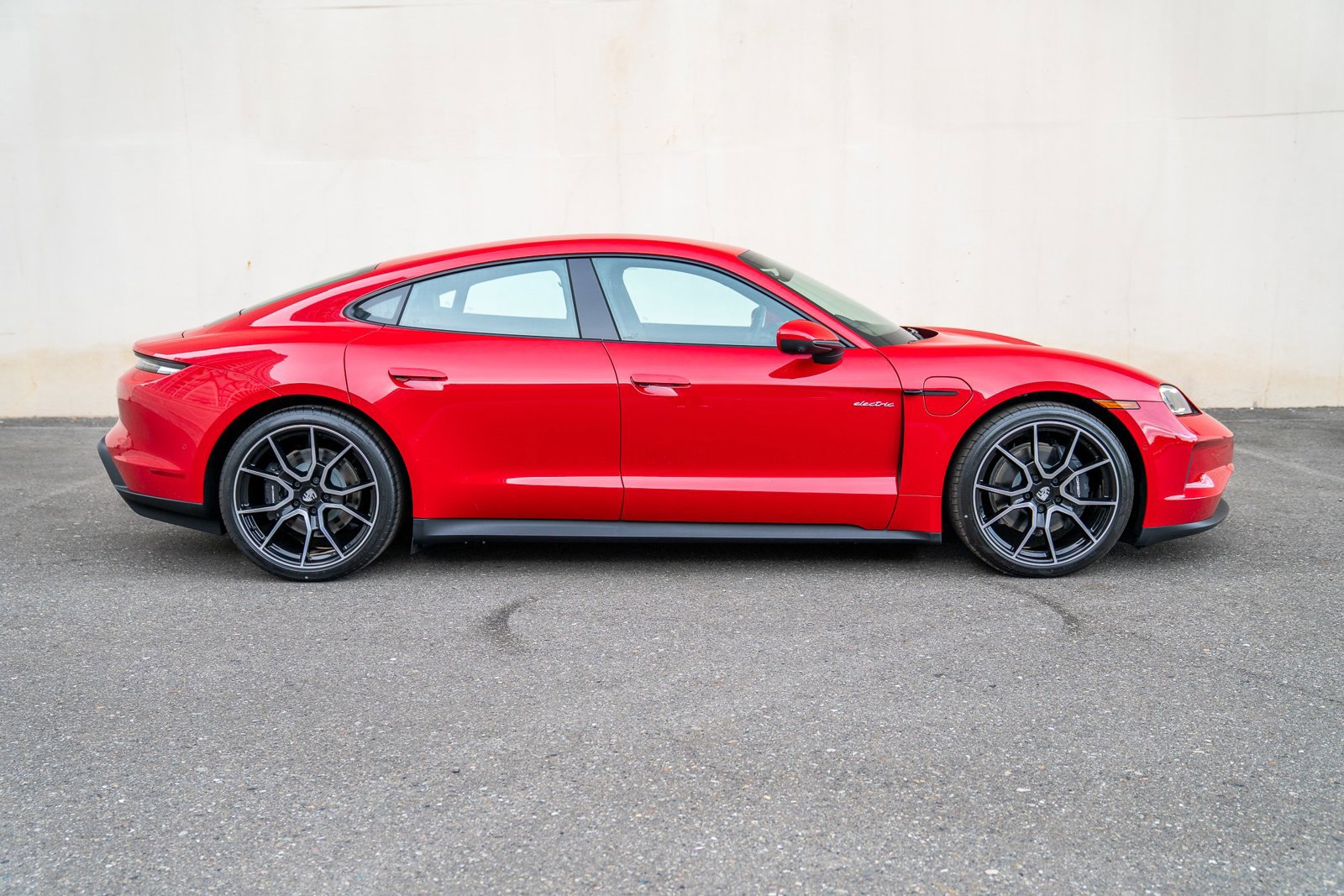 Used 2025 Porsche Taycan image 8