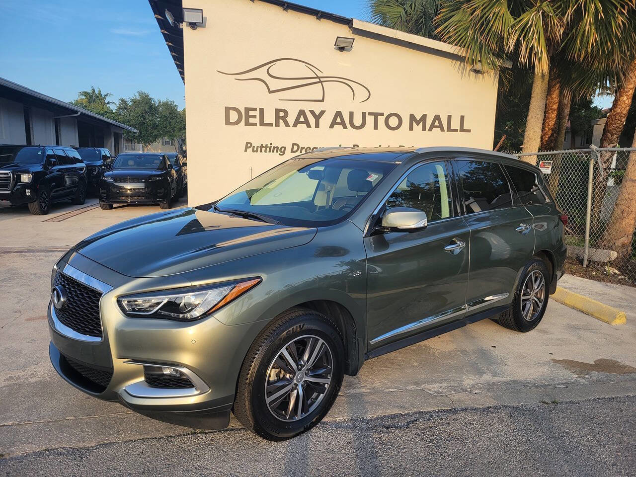 Used 2016 INFINITI QX60 FWD w/ Premium Plus Package image 1
