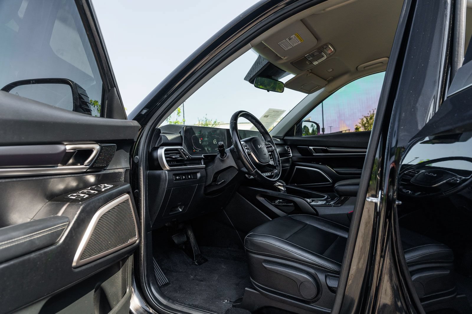 Used 2024 Kia Telluride LX FWD image 17