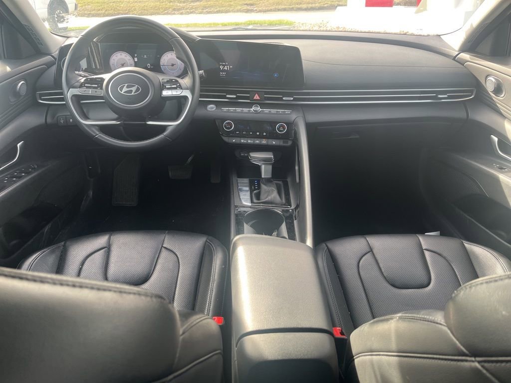 Used 2025 Hyundai Elantra Limited image 25