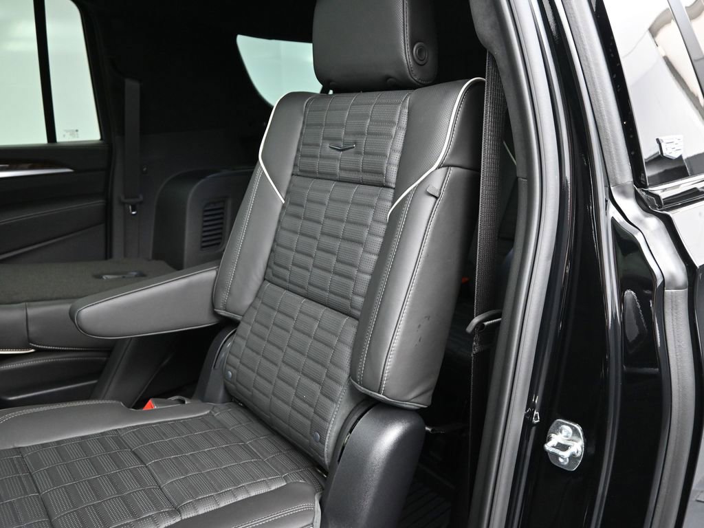 New 2026 Cadillac Escalade ESV Platinum Sport w/ LPO, ONYX Package AWD/4WD image 13
