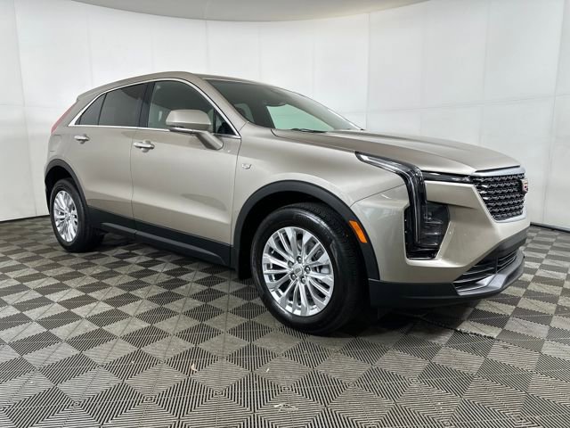 Used 2024 Cadillac XT4 Luxury image 2