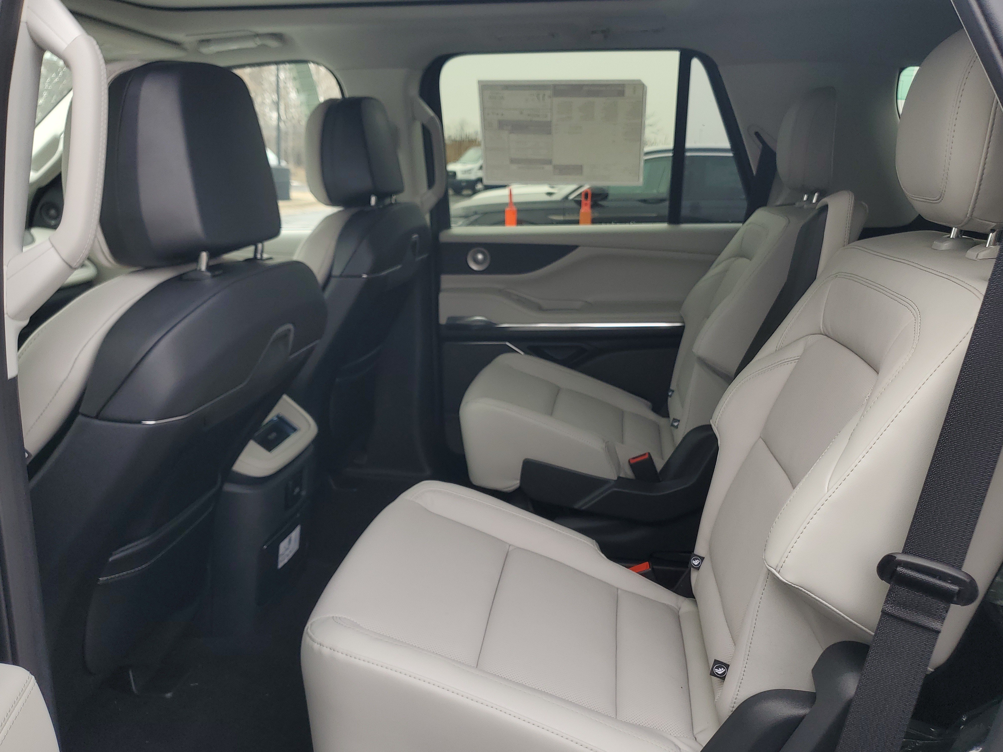 New 2026 Lincoln Navigator Reserve AWD/4WD image 27