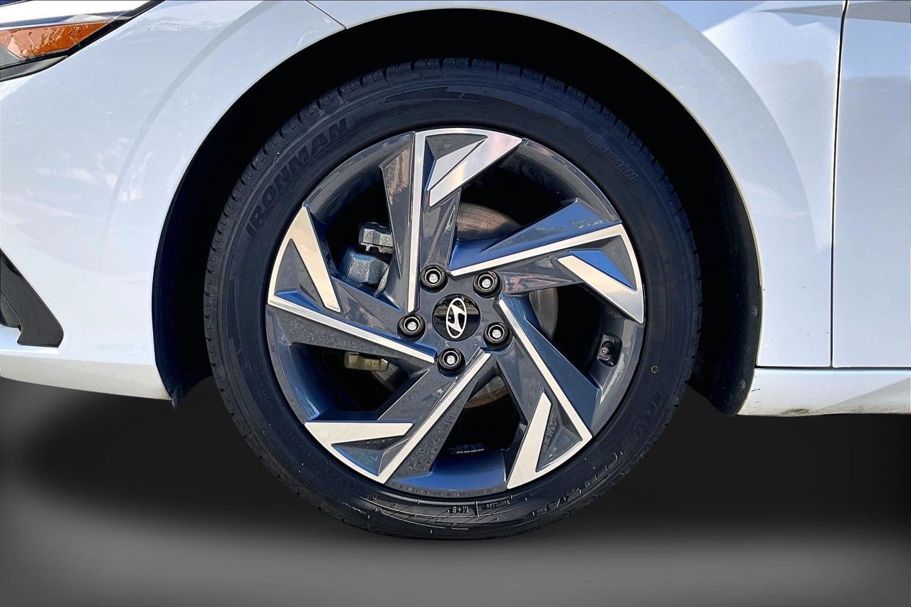 Used 2025 Hyundai Elantra SEL FWD image 33