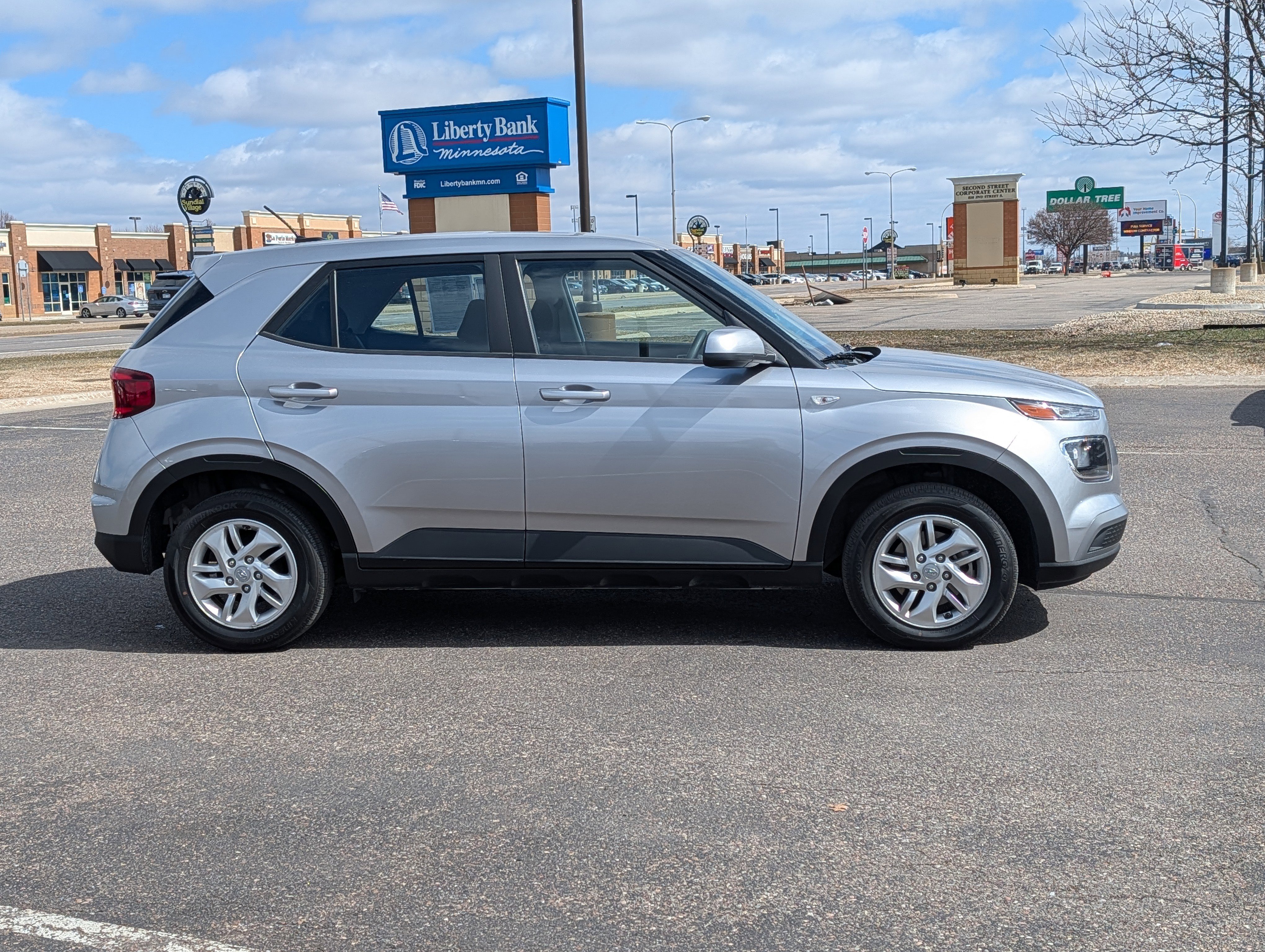 Certified 2023 Hyundai Venue SE FWD image 6