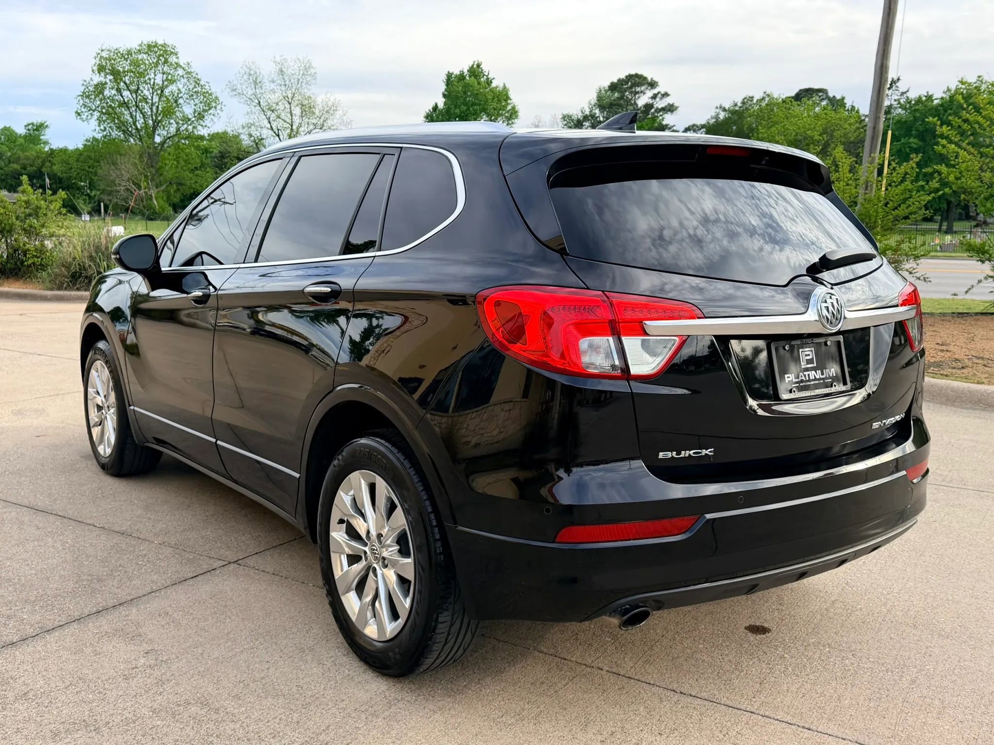 Used 2017 Buick Envision Essence image 3