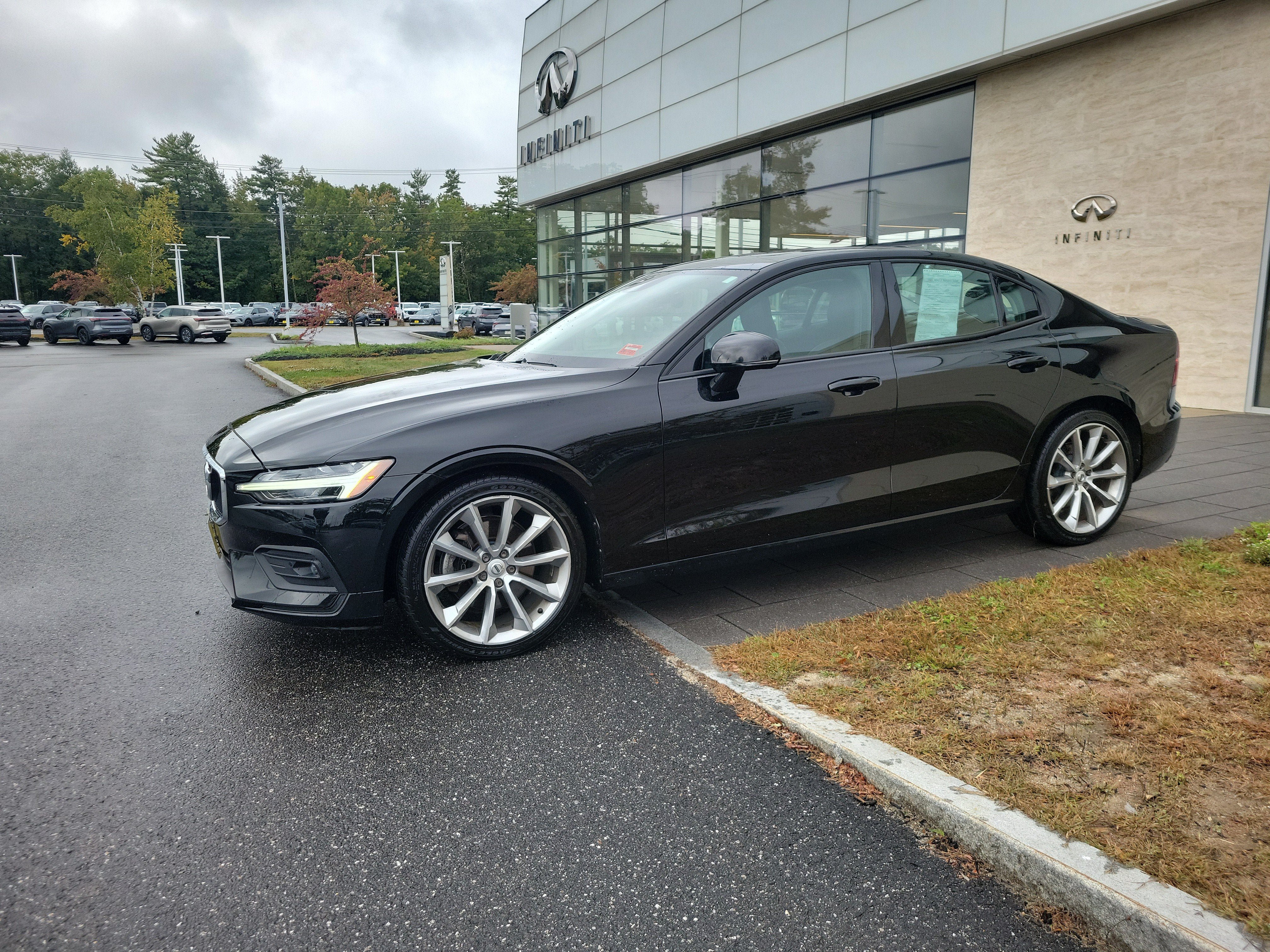 Used 2021 Volvo S60 T5 Momentum w/ Premium Package FWD image 1
