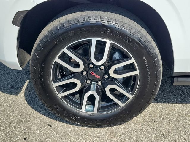 Used 2023 GMC Yukon AT4 w/ AT4 Premium Package AWD/4WD image 5