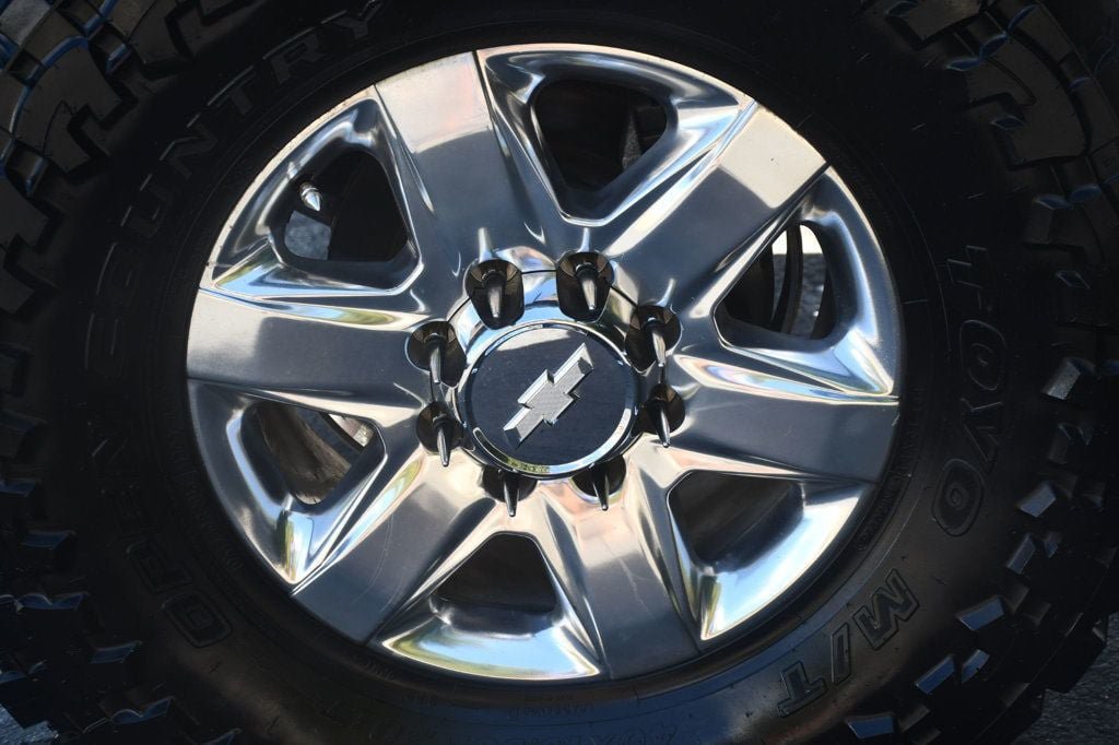 Used 2020 Chevrolet Silverado 2500 LTZ w/ LTZ Plus Package AWD/4WD image 12