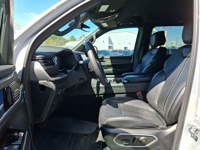 Used 2024 Jeep Wagoneer Series III AWD/4WD image 13