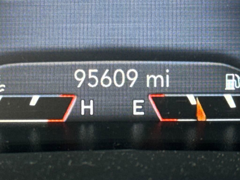 Used 2020 Jeep Cherokee Trailhawk w/ Cold Weather Group AWD/4WD image 40