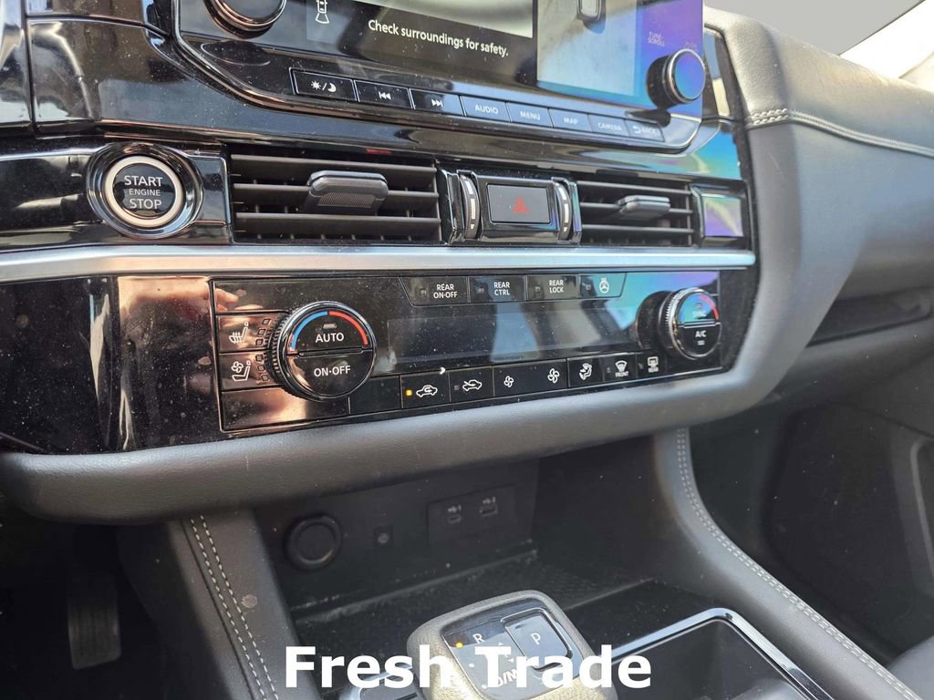 Used 2024 Nissan Pathfinder Platinum image 17