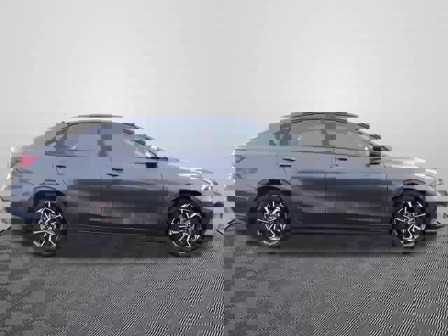 Used 2023 Kia Forte LXS image 4