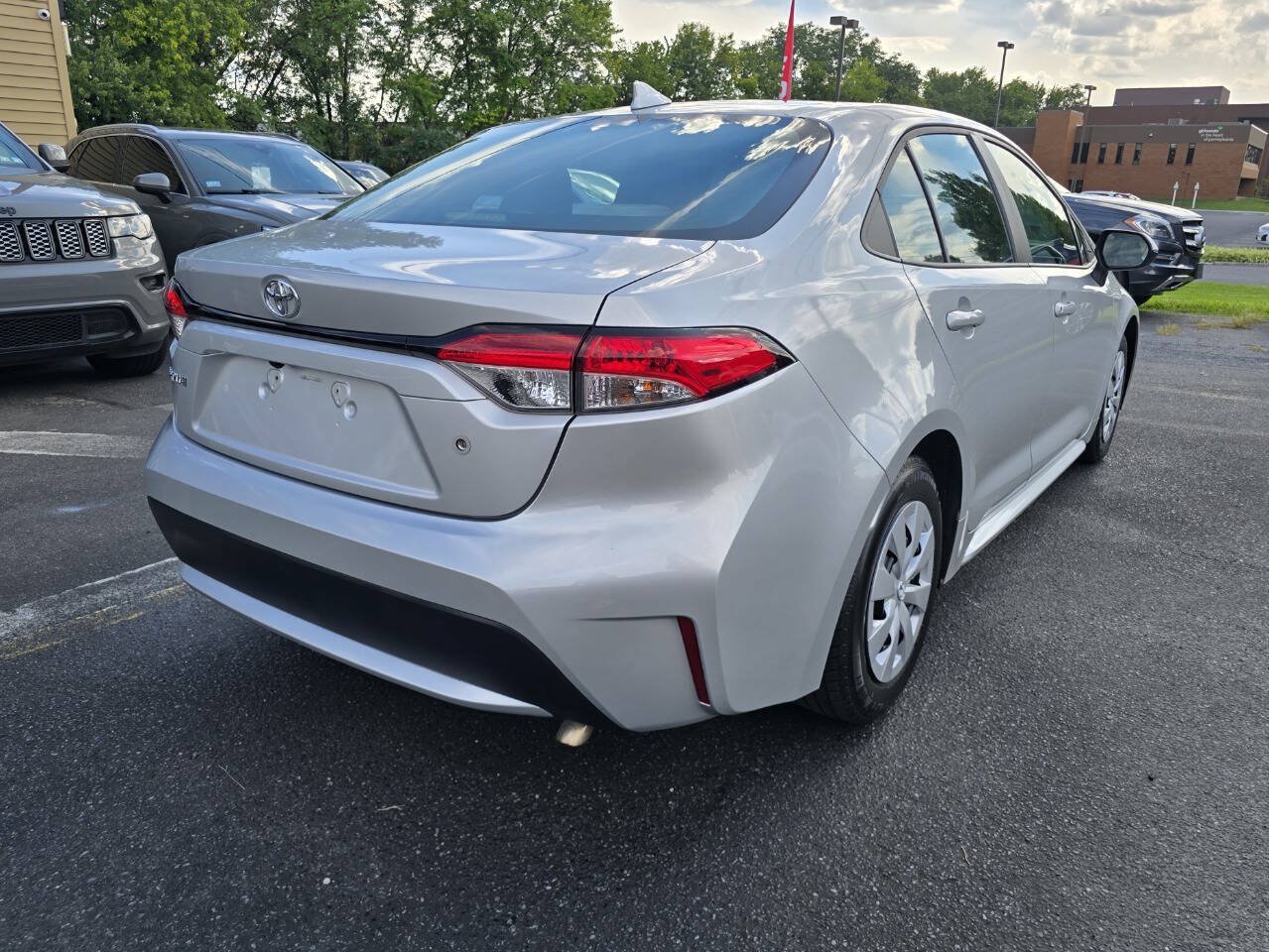 Used 2021 Toyota Corolla L w/ Carpet Mat Package (TMS) FWD image 3