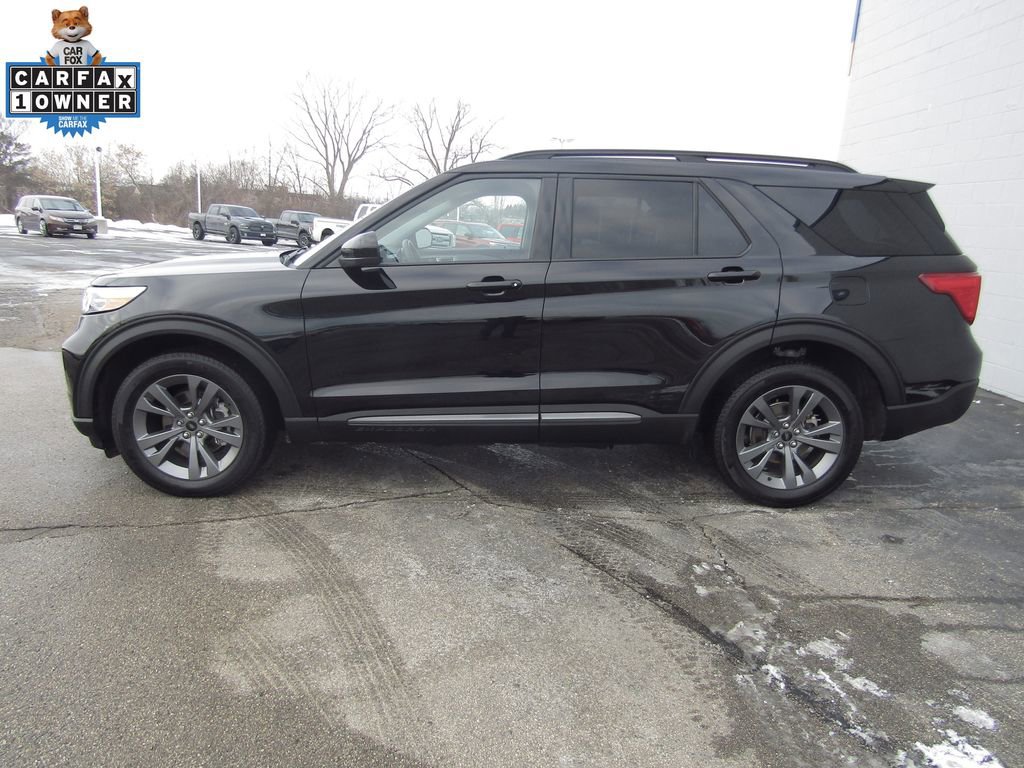 Used 2024 Ford Explorer XLT w/ Equipment Group 202A AWD/4WD image 2