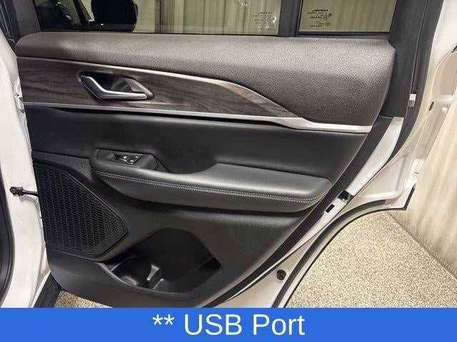 Used 2023 Jeep Grand Cherokee Limited w/ Black Appearance Package AWD/4WD image 25