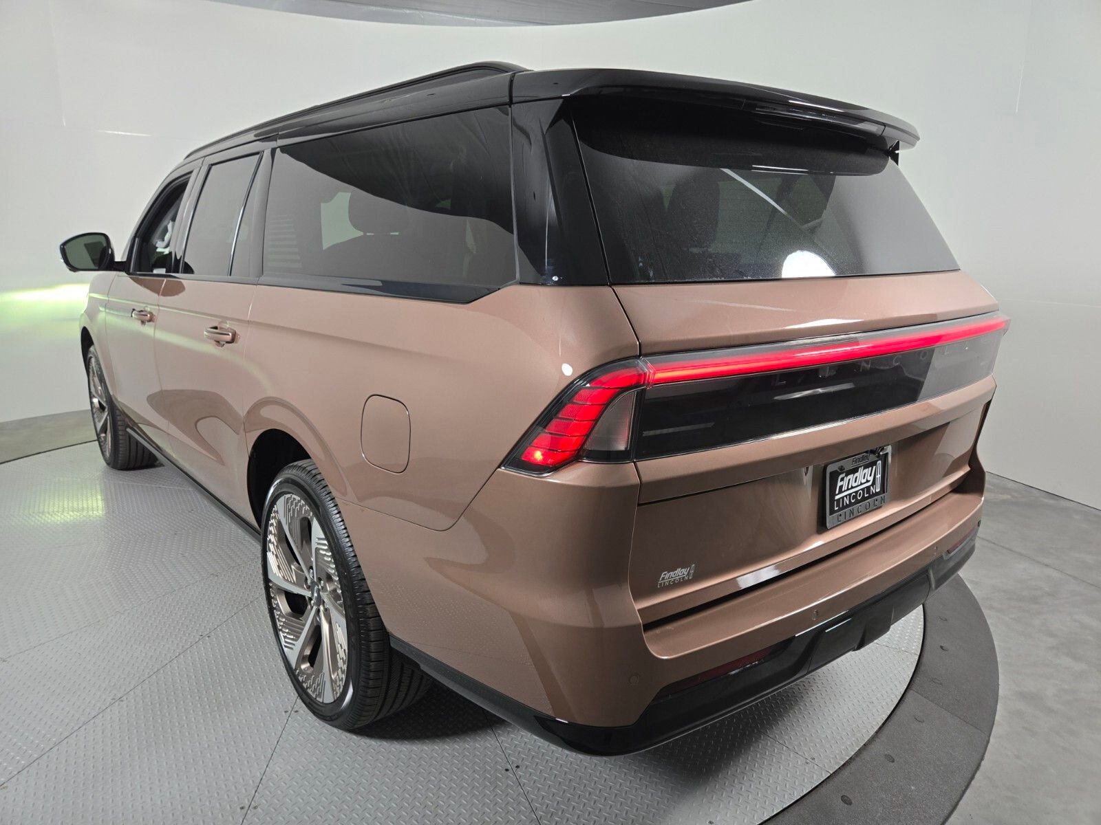 New 2026 Lincoln Navigator L Black Label w/ Black Label Special Edition image 7