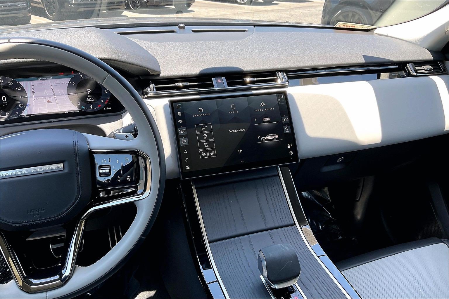 Certified 2025 Land Rover Range Rover Velar Dynamic SE AWD/4WD image 6