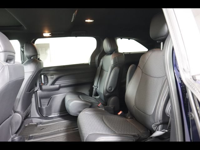 Used 2025 Toyota Sienna Limited AWD/4WD image 33