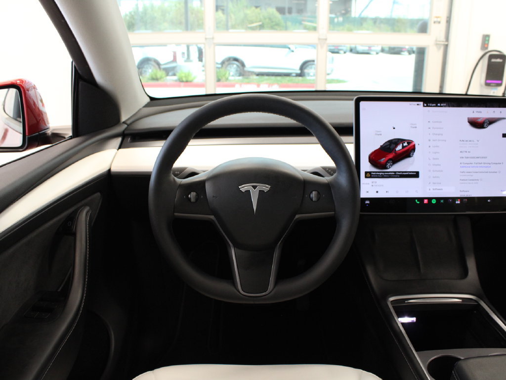Used 2022 Tesla Model Y Long Range AWD/4WD image 22