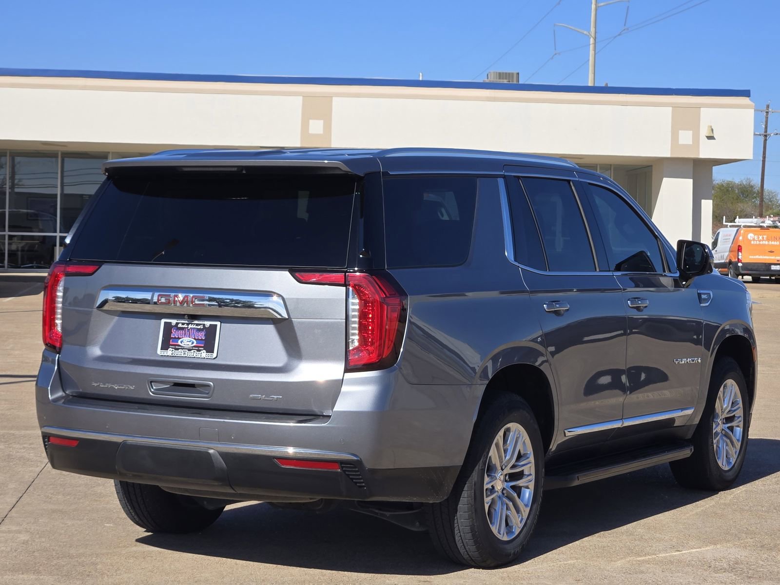 Used 2022 GMC Yukon SLT w/ SLT Luxury Package image 6