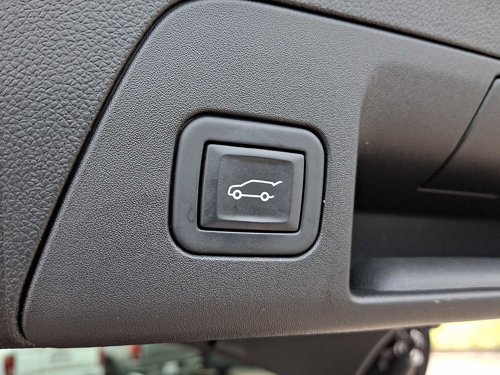 Used 2023 Buick Envision Avenir AWD/4WD image 35